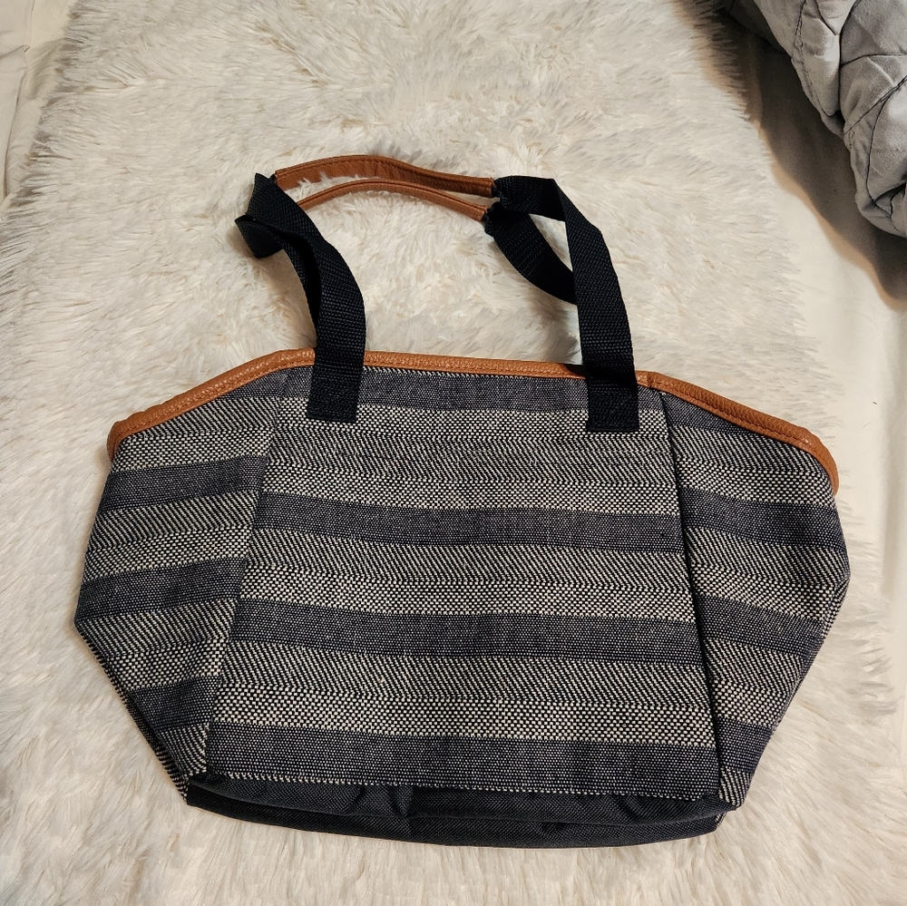 Thirty-One Striped Blue w/faux leather trim insulated lunch bag